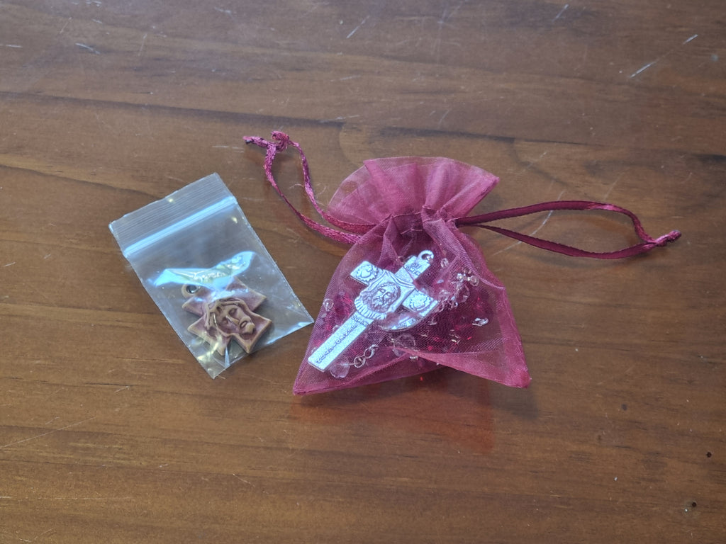 Holy Face Devotion Pack – Handmade Chaplet with Silk Bag, Holy Head Pendant, Prayer Booklets & Holy Cards