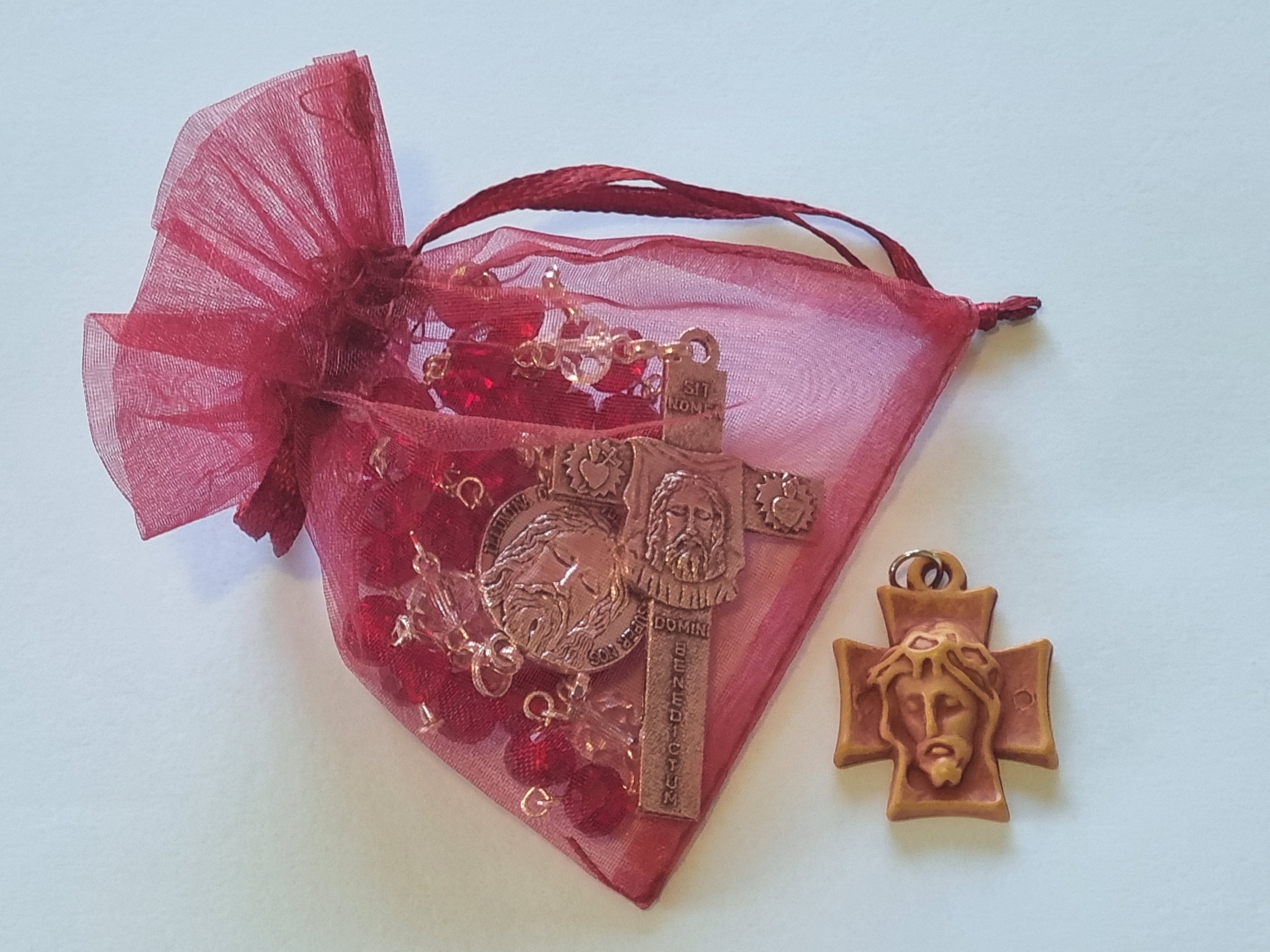 Holy Face Devotion Pack – Handmade Chaplet with Silk Bag, Holy Head Pendant, Prayer Booklets & Holy Cards