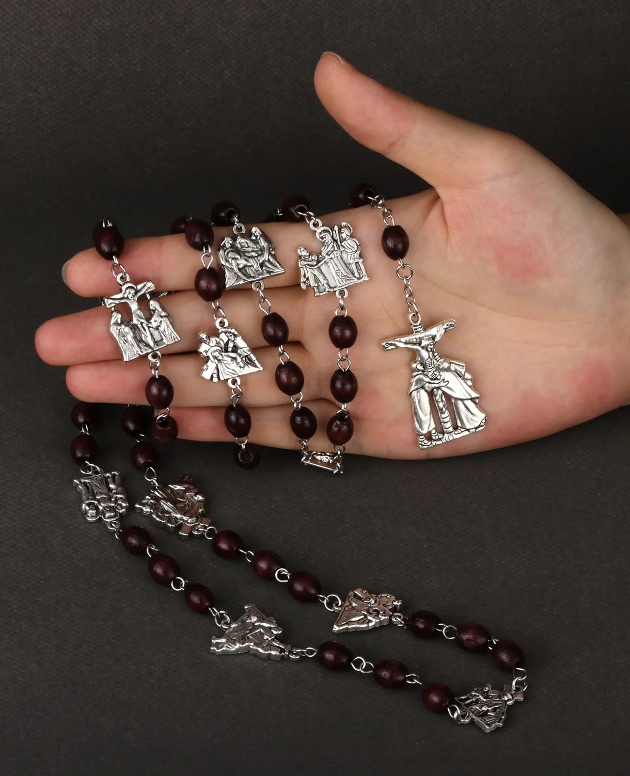 14 Stations of the Cross Chaplet Rosary Necklace – Wooden Prayer Beads with Cross Pendant, Catholic Devotional Necklace Gift (Unisex)