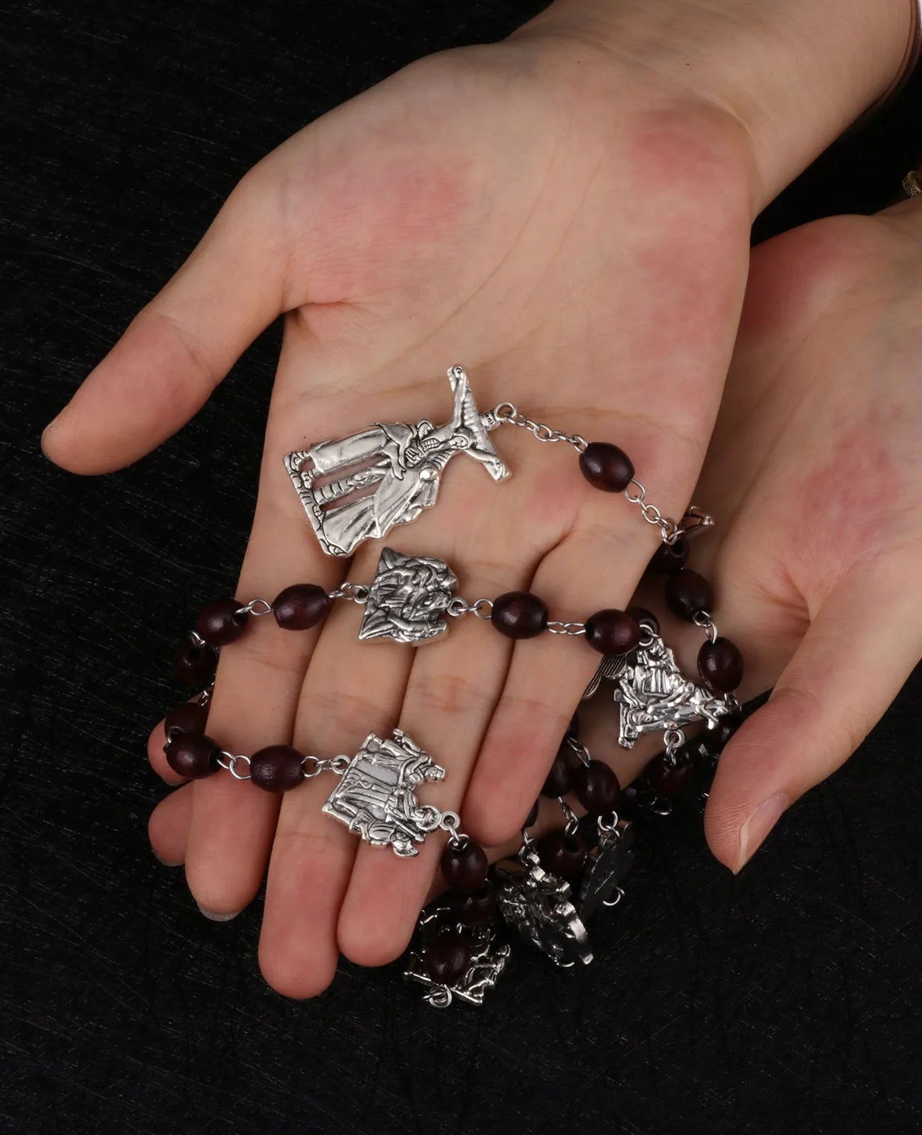 14 Stations of the Cross Chaplet Rosary Necklace – Wooden Prayer Beads with Cross Pendant, Catholic Devotional Necklace Gift (Unisex)