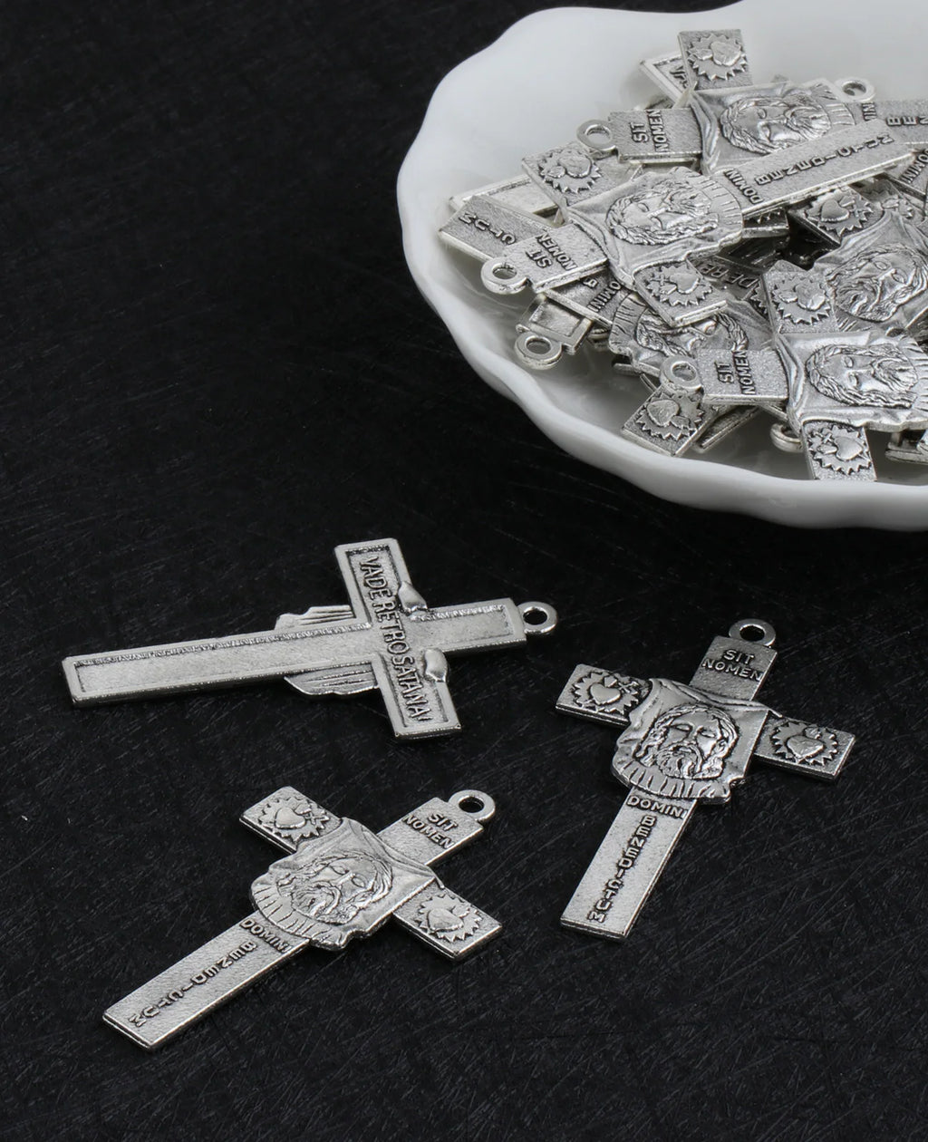 Holy Face of Jesus Reparation Cross – Veronica’s Veil Crucifix | DOMINI BENEDICTUM | 5-Pieces