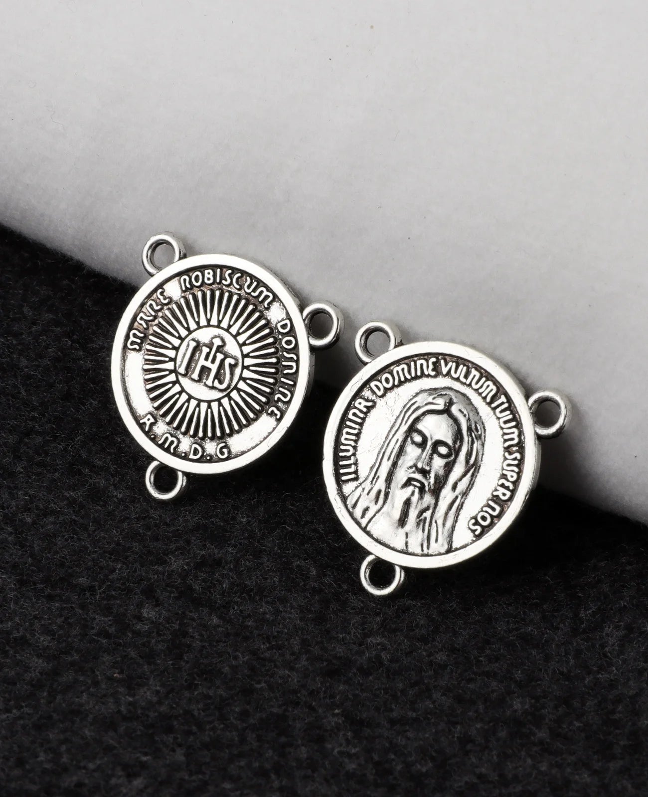 30-Piece Holy Face of Jesus Medals – Shroud of Turin Devotion, Eucharistic Back, Catholic Devotional